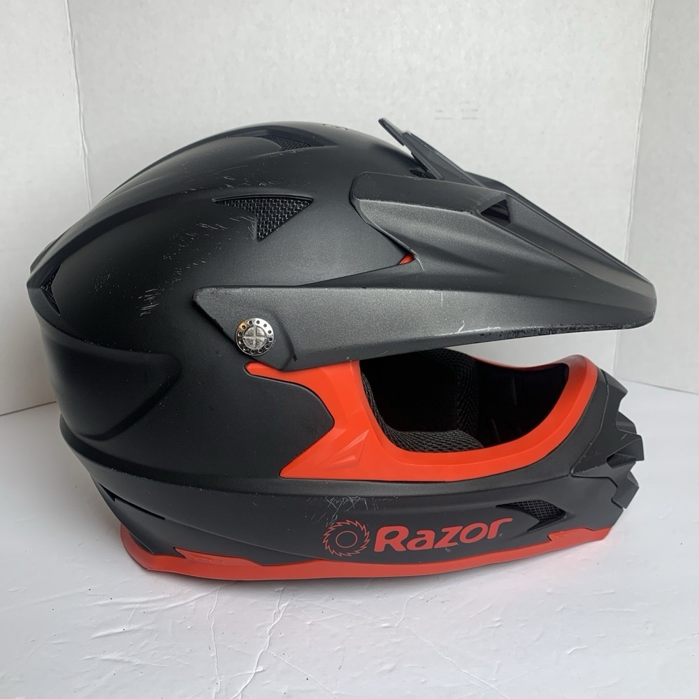Razor Black Label Youth Medium Full Face Helmet Matte Black Red Model 97768 Used